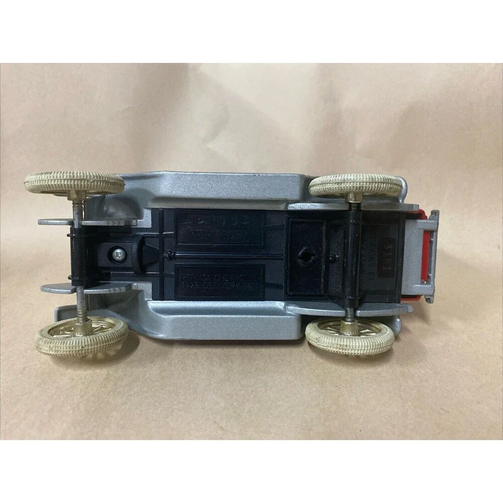 VTG ERTL DIECAST 1923‎ CHEVROLET DELIVERY VAN BANK- WEIL-McLain